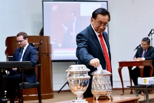 Quốc hội Peru đã bầu nghị sĩ José María Balcázar làm Tổng thống lâm thời mới.