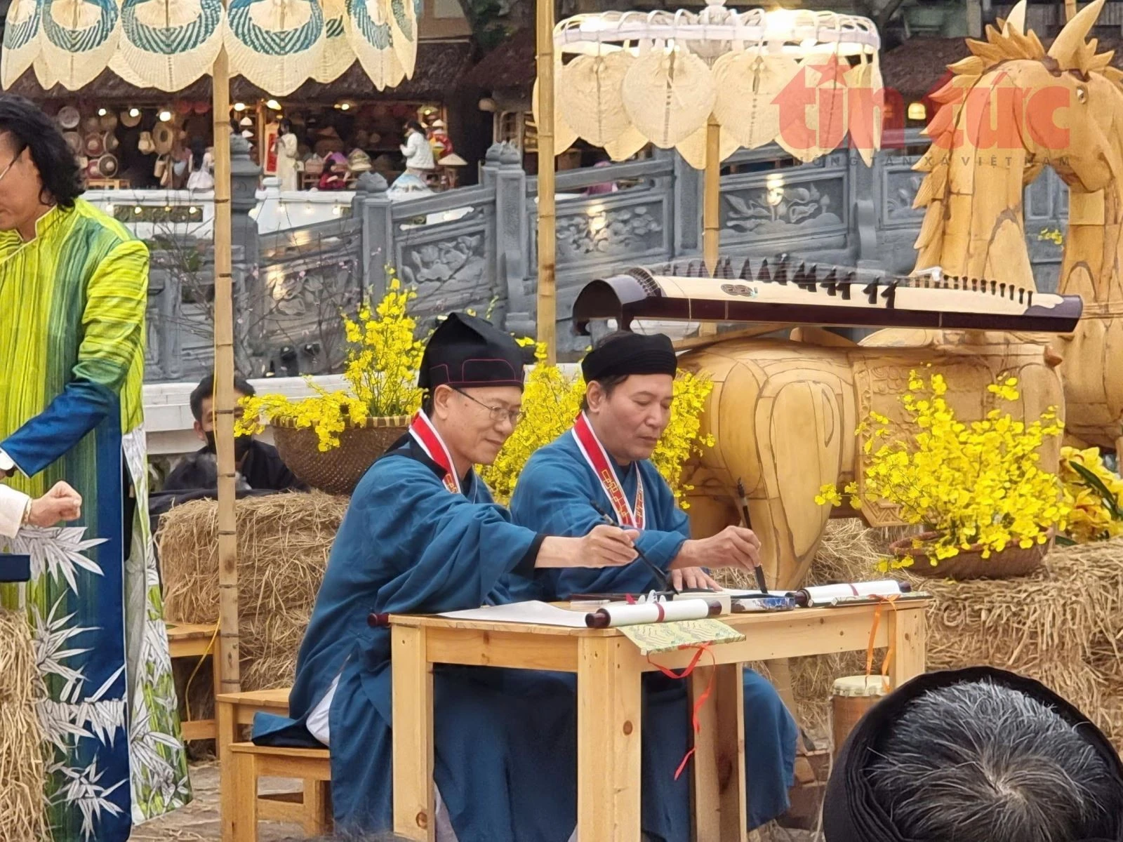 Việc xin chữ đầu năm thể hiện truyền thống hiếu học, tôn sư trọng đạo.