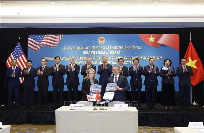 Tổng Bí thư Tô Lâm chứng kiến lễ ký Hợp đồng mua 50 máy bay Boeing 737 MAX giữa Tổng công ty hàng không Việt Nam (Vietnam Airlines) và Tập đoàn Boeing.