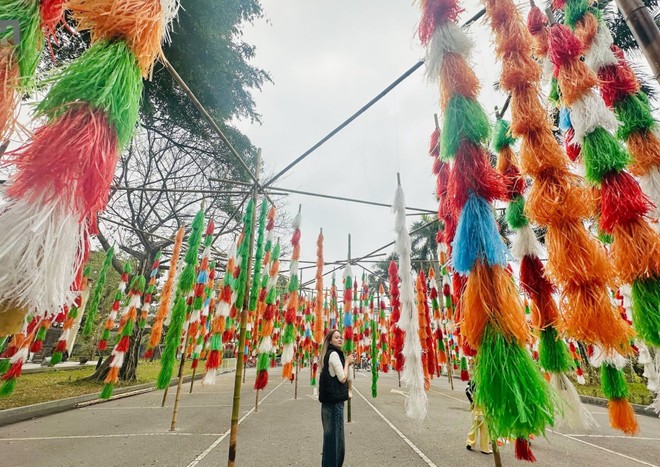 "Vũ điệu Xuân" của Nguyễn Đức Phương.