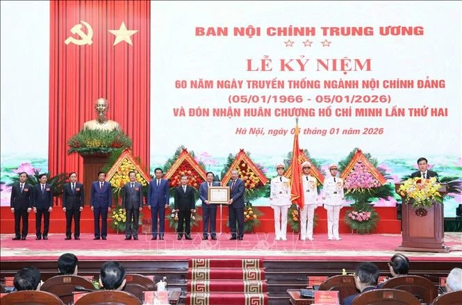 Tổng Bí thư Tô Lâm trao Huân chương Hồ Chí Minh cho Ban Nội chính Trung ương.