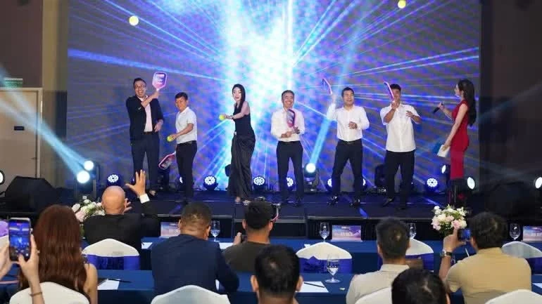 Lễ phát bóng mở Cổng đăng ký tham gia giải đấu.