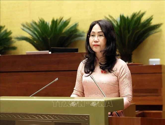 Bộ trưởng Bộ Văn hóa, Thể thao và Du lịch Lâm Thị Phương Thanh trình bày Tờ trình về dự thảo Nghị quyết của Quốc hội về một số cơ chế, chính sách đột phá phát triển văn hoá Việt Nam.