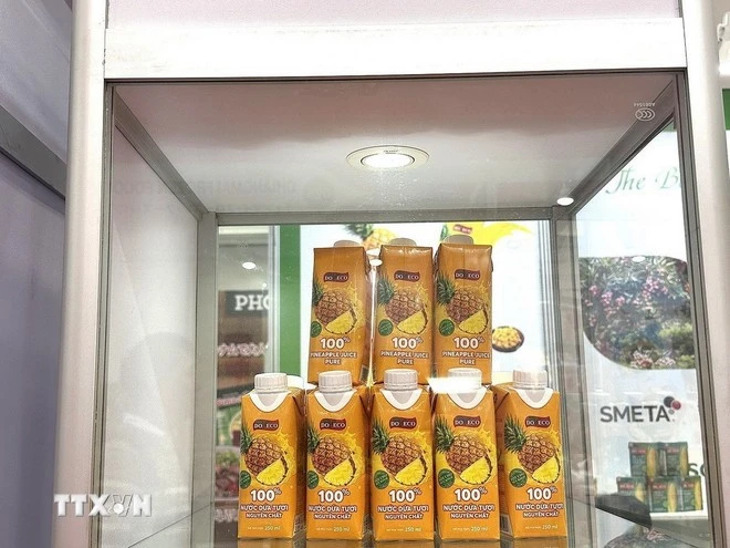 Nước dứa tươi nguyên chất, sản phẩm mới của Doveco, được giới thiệu tại Foodex 2026.