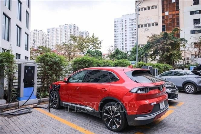 Ngày càng nhiều trạm xạc xe ô tô được xây dựng, tạo thuận tiện cho người sử dụng.