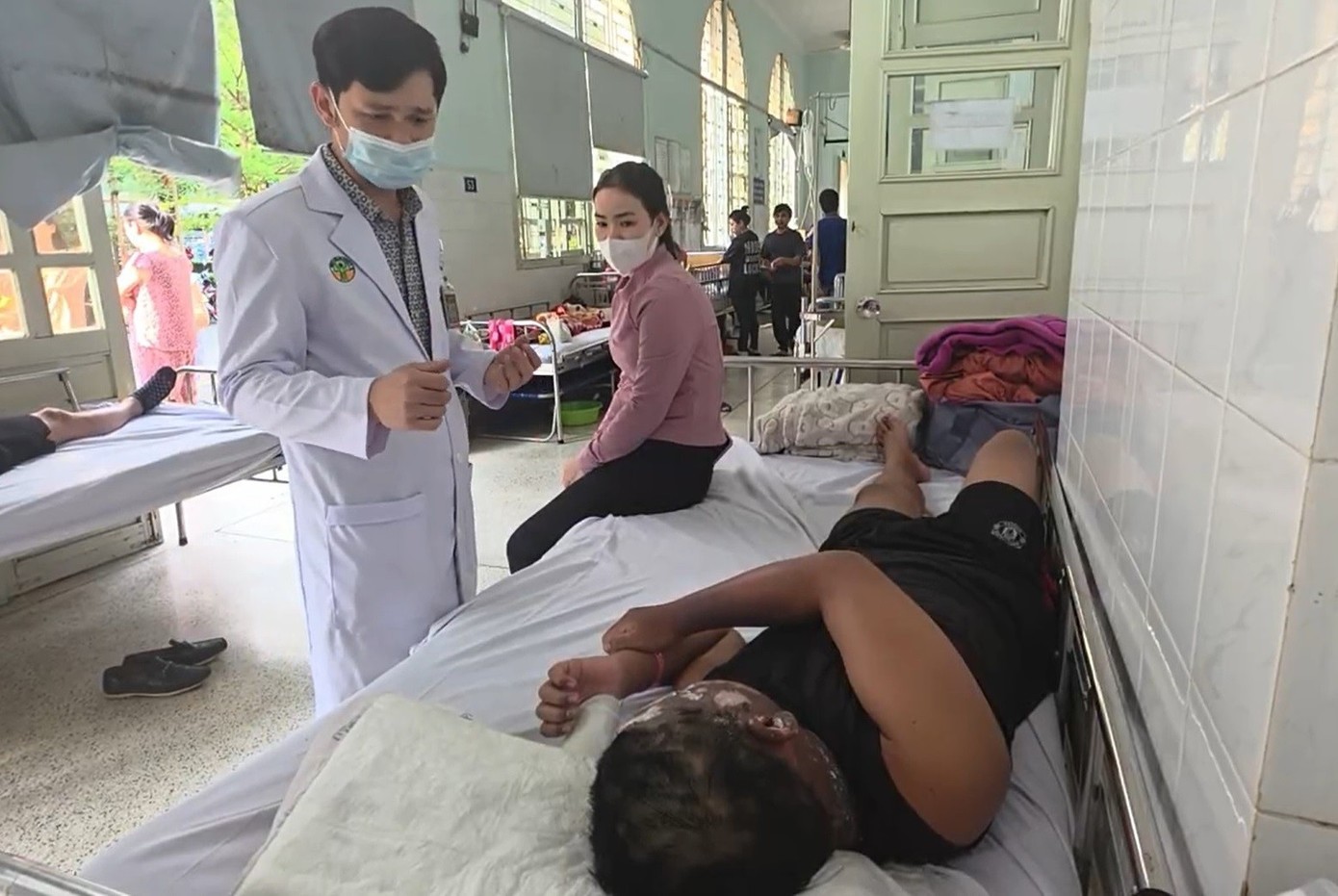 Bệnh nhi nguy cơ đối mặt với di chứng bỏng ảnh hưởng nghiêm trọng tới thẩm mỹ khuôn mặt.