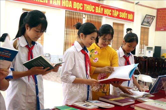 Giáo viên và học sinh trên địa bàn thành phố Hưng Yên hưởng ứng tuần lễ học tập suốt đời năm 2024.