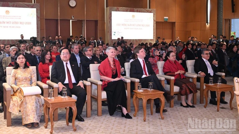 Các đại biểu quốc tế tham dự tiệc chiêu đãi Đoàn Ngoại giao.