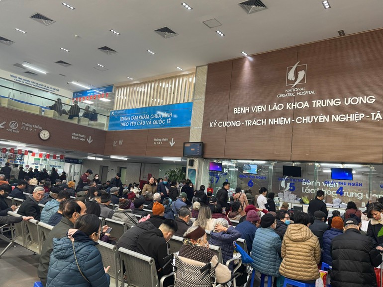 Người cao tuổi cần tuân thủ khám sức khỏe định kỳ.