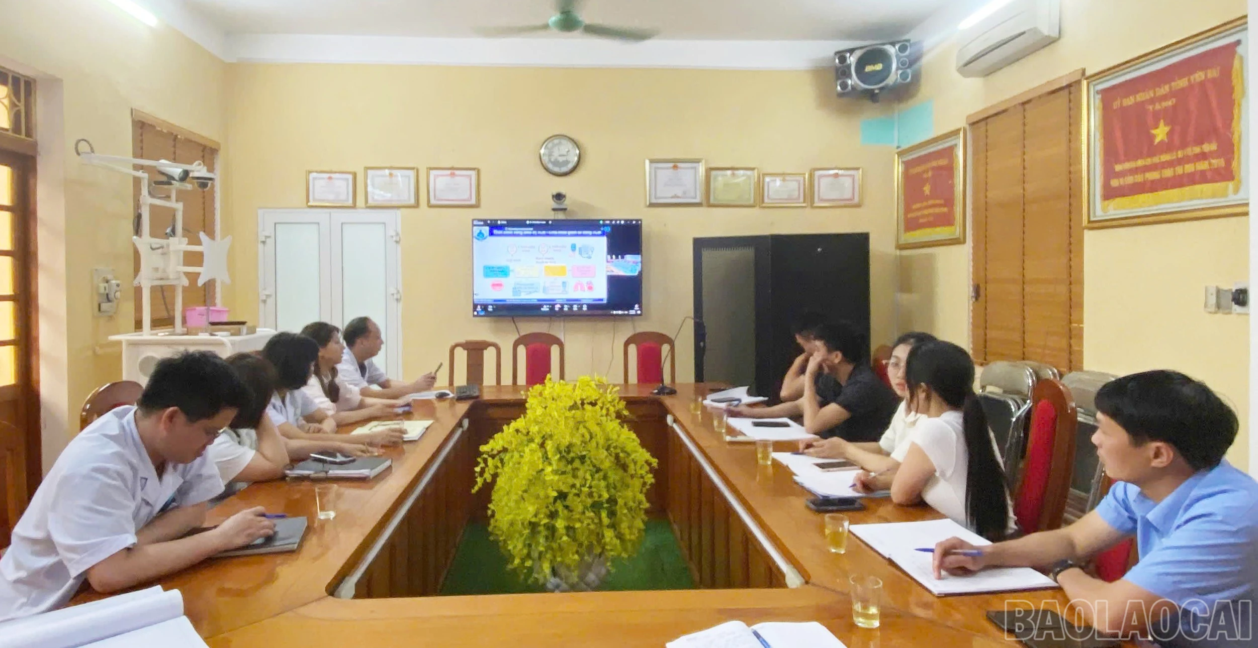 baolaocai-br_cac-dai-bieu-tham-du-tai-diem-cau-benh-vien-da-khoa-so-3.jpg