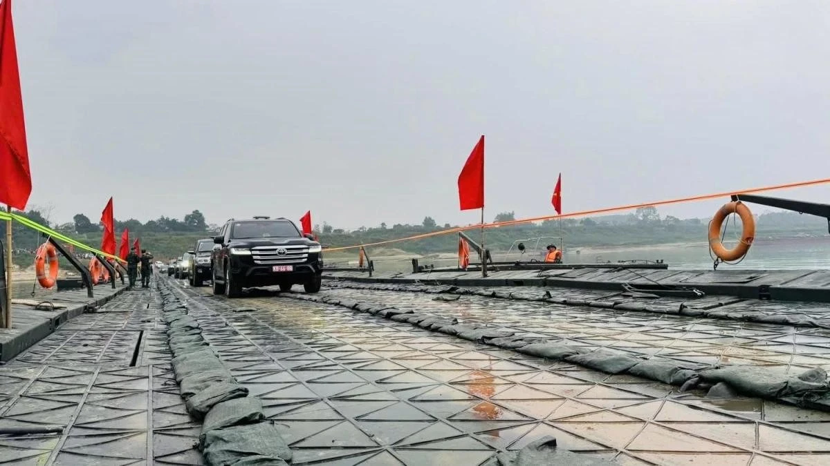 Trong quá trình vận hành, lực lượng làm nhiệm vụ thường xuyên túc trực, kiểm tra kỹ thuật, hướng dẫn giao thông, bảo đảm an toàn tuyệt đối cho người và phương tiện qua lại.