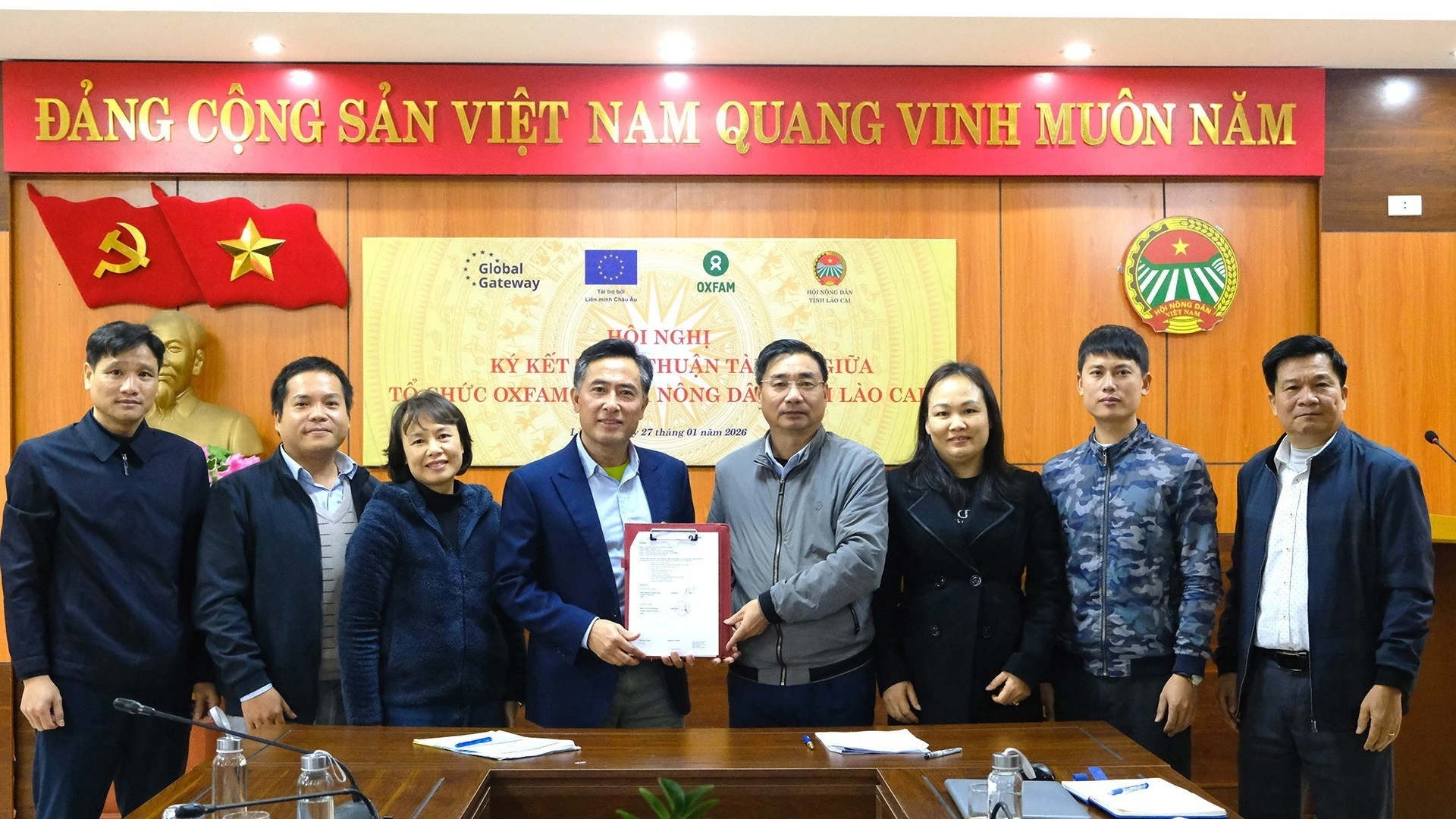 oxfam-ky-ket-voi-hoi-nong-dan-ti.jpg