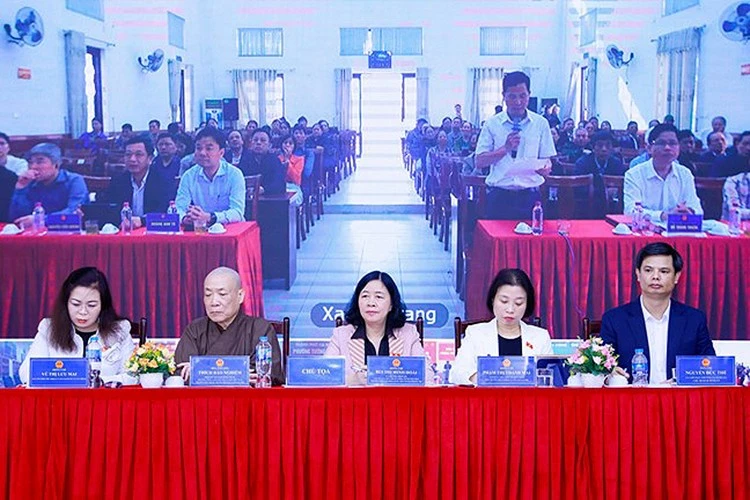 Bà Bùi Thị Minh Hoài, lắng nghe ý kiến cử tri ngày 19/12/2025.