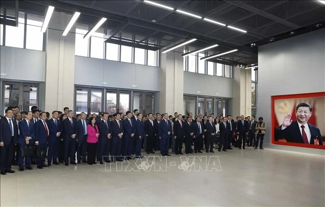 Tổng Bí thư, Chủ tịch nước Tô Lâm cùng Đoàn cấp cao Việt Nam khảo sát tại Khu khởi động của Khu mới Hùng An, tỉnh Hà Bắc (Trung Quốc).