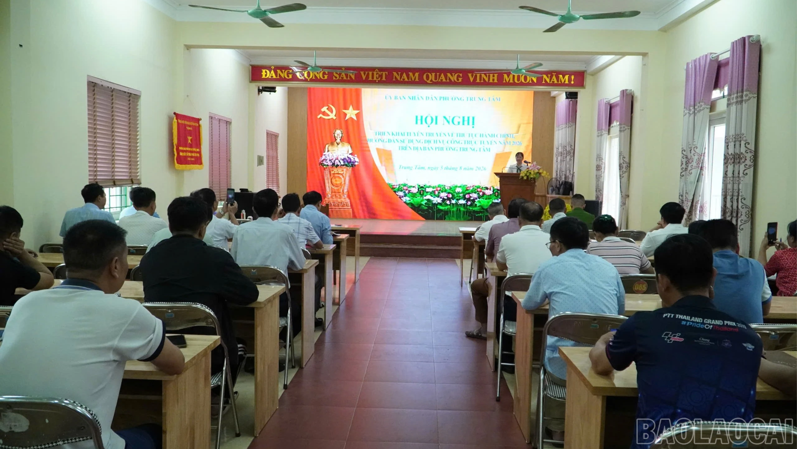 baolaocai-br_toan-canh-lop-tuyen-truyen-huong-dan-dich-vu-cong-truc-tuyen-tai-phuong-trung-tam-9777.jpg
