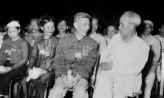 Phương pháp dân vận Hồ Chí Minh có ý nghĩa quyết định để củng cố vững chắc niềm tin của nhân dân các dân tộc đối với Đảng, tăng cường khối đại đoàn kết toàn dân tộc Việt Nam và mối quan hệ mật thiết giữa Đảng với nhân dân.