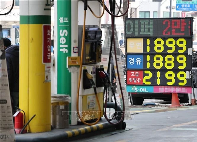 Một trạm xăng ở Seoul, Hàn Quốc.