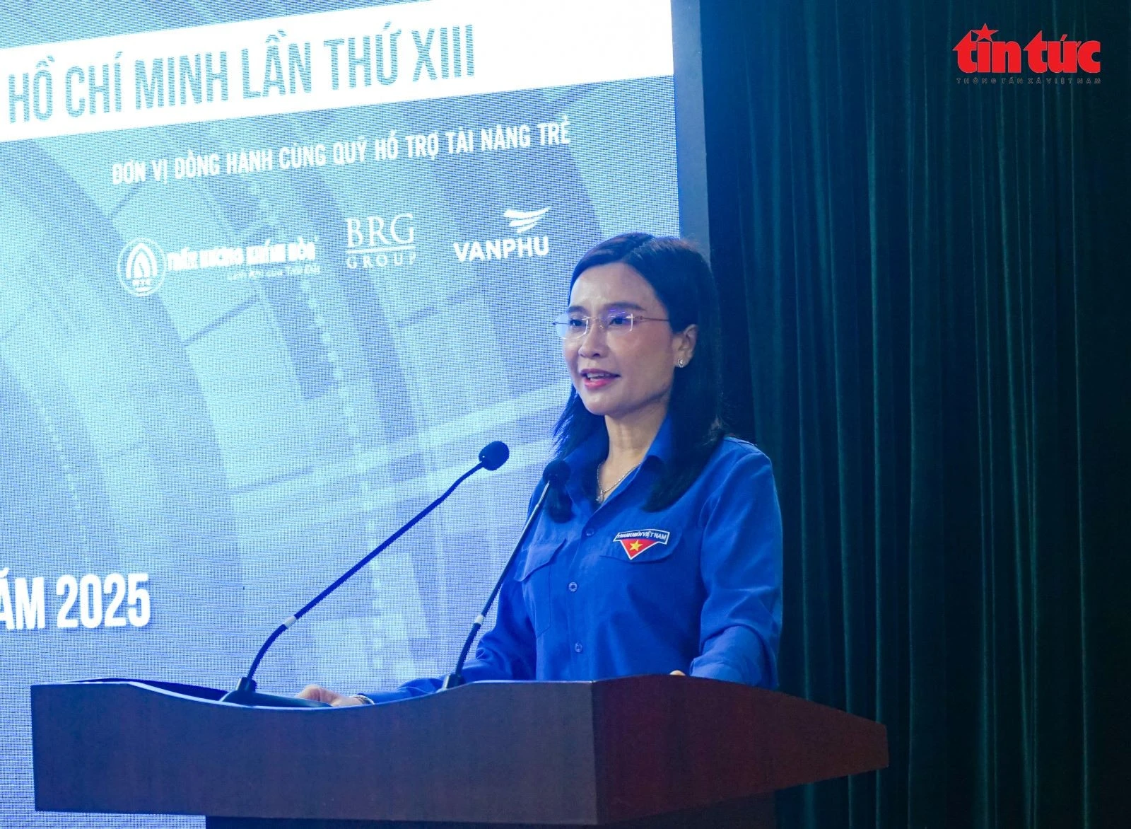 Chị Nguyễn Phạm Duy Trang, Bí thư Trung ương Đoàn, Chủ tịch Hội đồng Đội Trung ương, Phó Chủ tịch Thường trực Hội đồng Giải thưởng phát biểu tại họp báo.