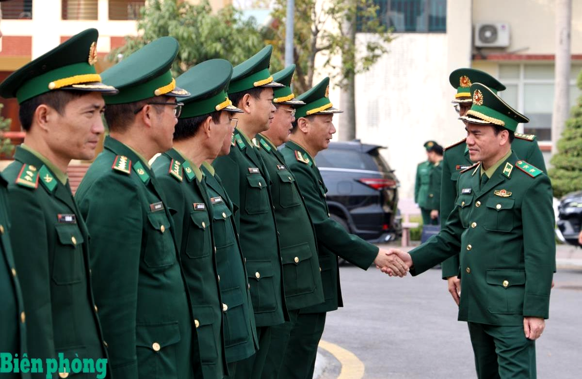 Trung tướng Vũ Trung Kiên thăm, kiểm tra, động viên cán bộ, chiến sĩ Bộ đội Biên phòng thành phố Hải Phòng, ngày 28/1/2026.