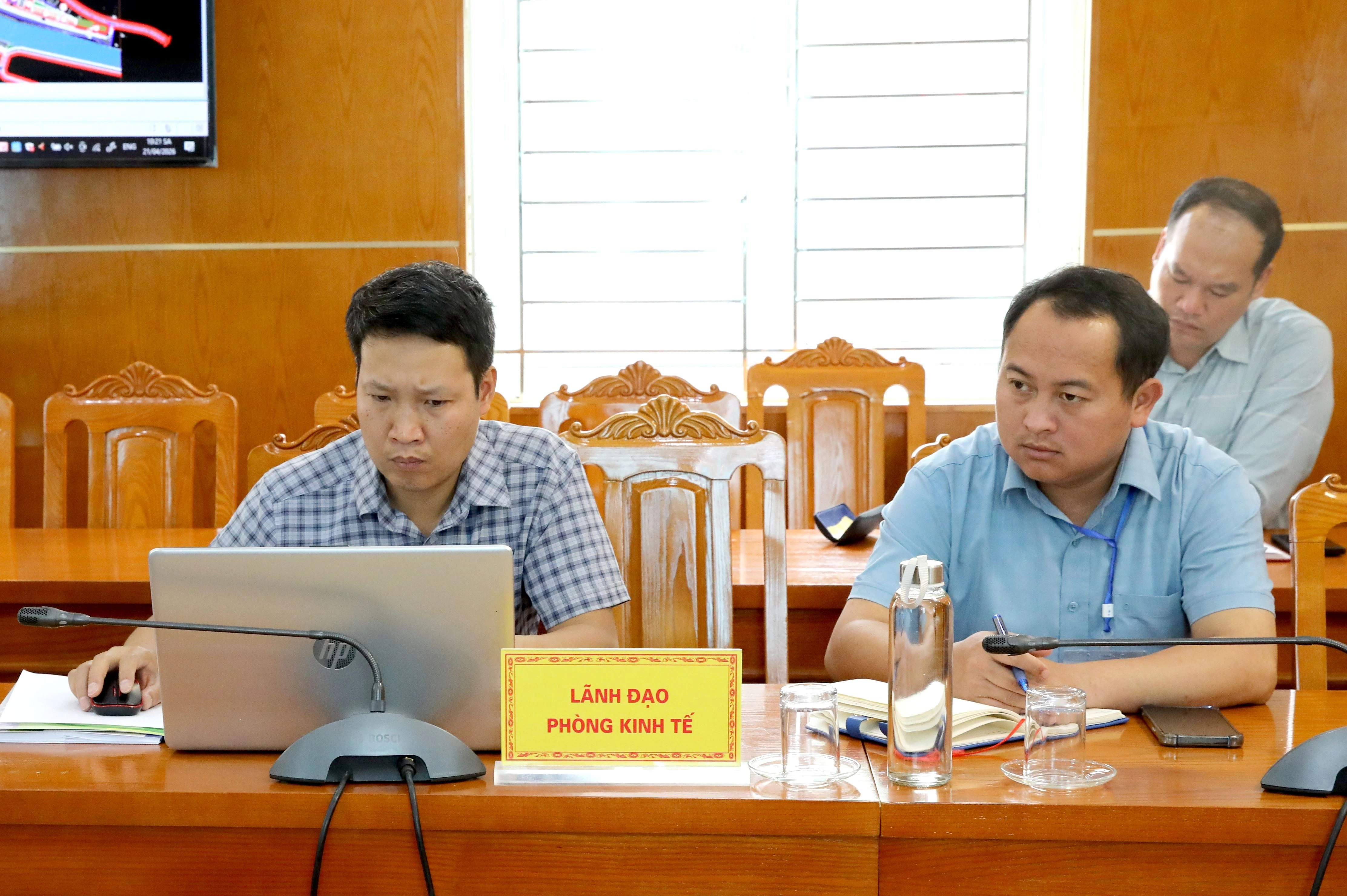 Đại biểu dự buổi làm việc.