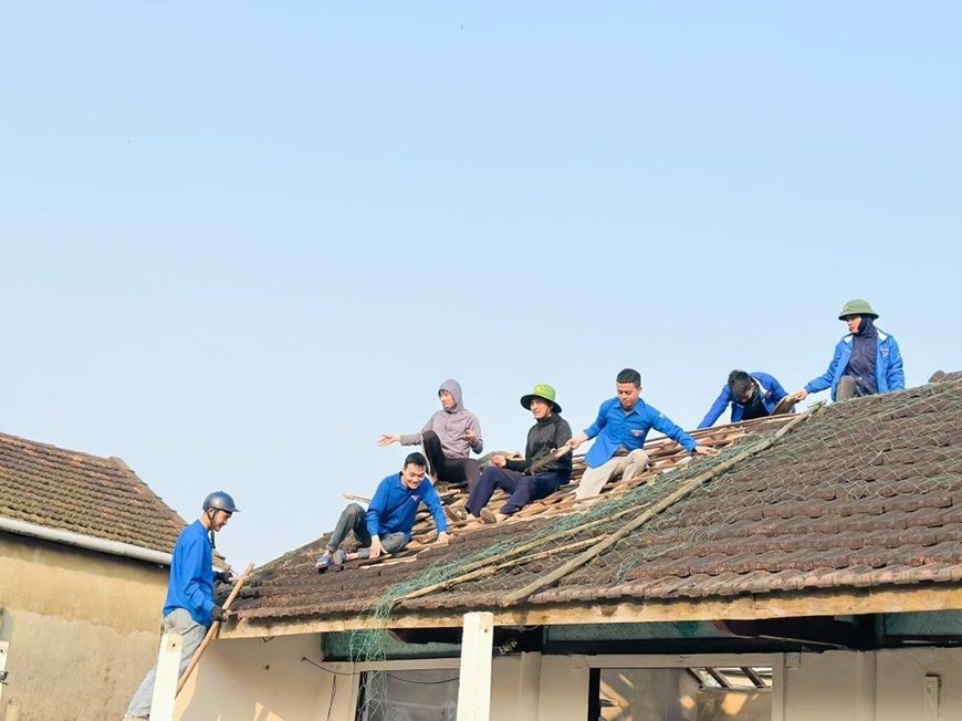 Các cấp bộ Đoàn trên toàn quốc đã triển khai các đội hình thanh niên tình nguyện tham gia, đóng góp hơn 485.700 ngày công lao động xóa nhà tạm, nhà dột nát.