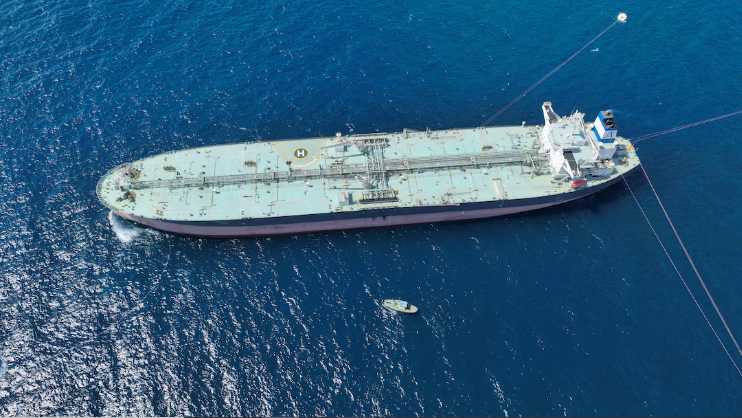 Tàu chở dầu thô.