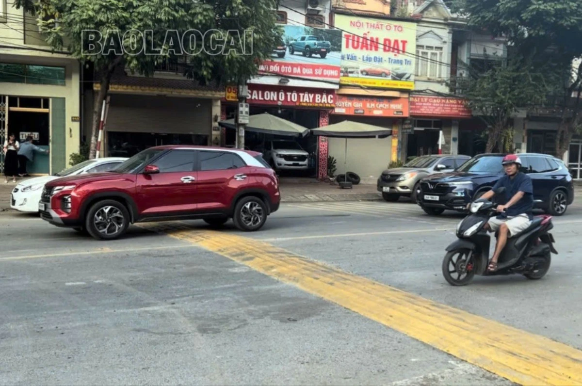 Một gồ giảm tốc trên đường Lê Thanh, đoạn qua phường Bắc Cường.