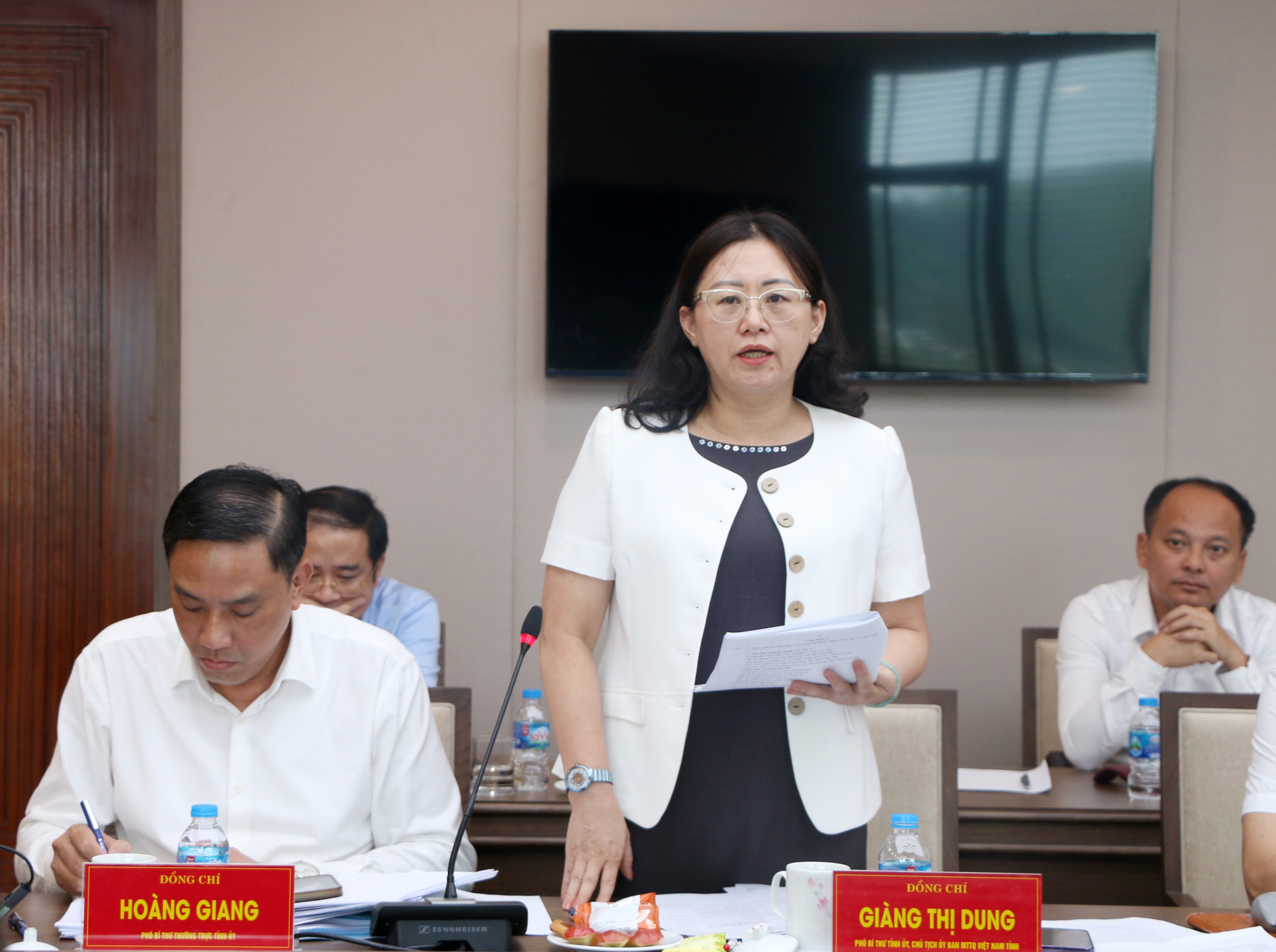 Đồng chí Giàng Thị Dung, Phó Bí thư Tỉnh ủy, Chủ tịch Ủy ban MTTQ Việt Nam tỉnh phát biểu tại hội nghị. img-0016-dc-giang-thi-dung.jpg