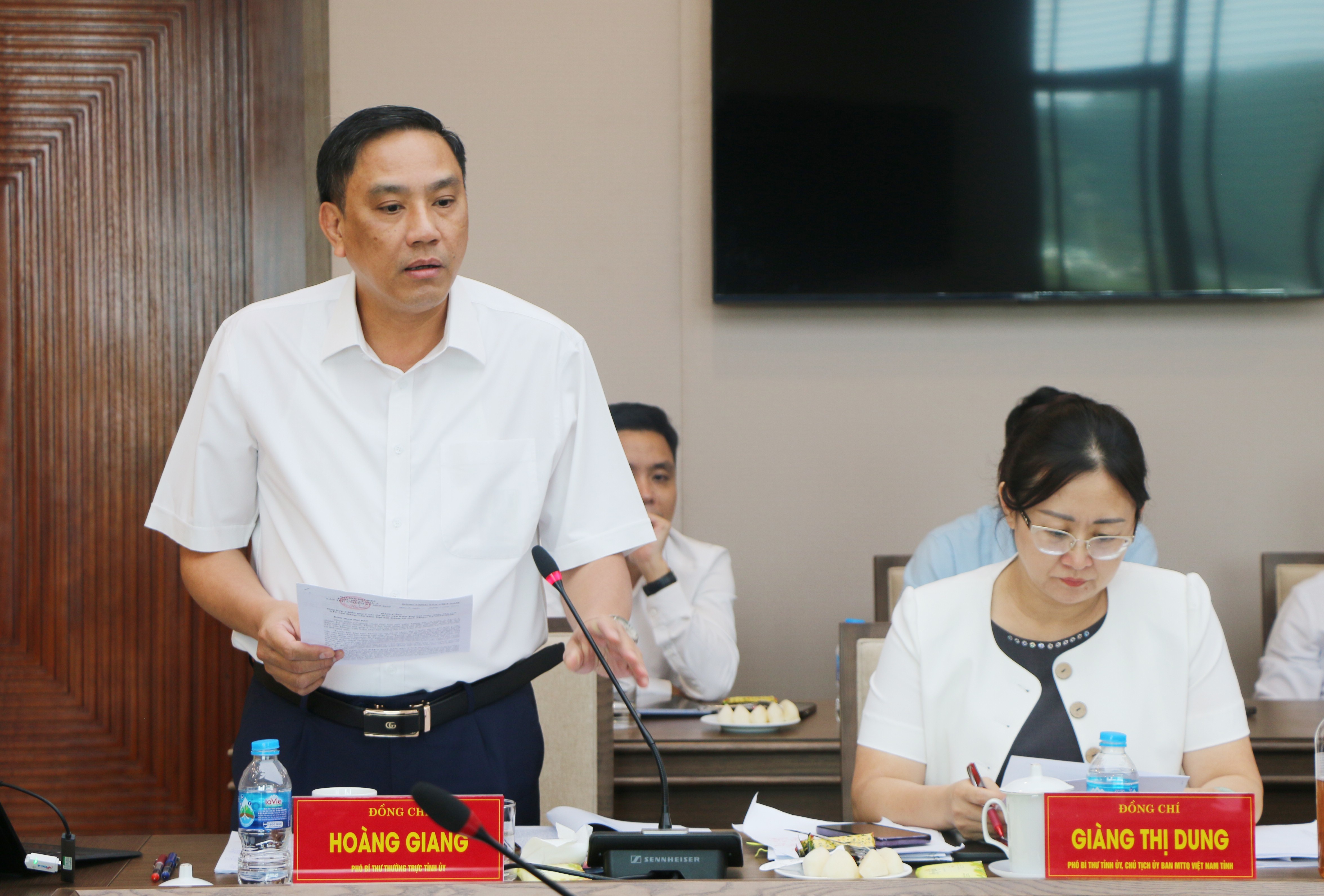 Đồng chí Hoàng Giang, Phó Bí thư Thường trực Tỉnh ủy phát biểu tại hội nghị. img-0070-dc-pbttt-tinh-uy.jpg