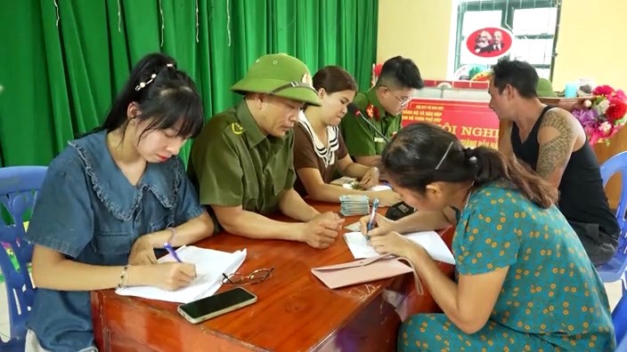 Đội ngũ cán bộ các xã, phường trên địa bàn tỉnh làm việc xuyên lễ để đảm bảo quà tặng đến với người dân được kịp thời. tran-yen.jpg