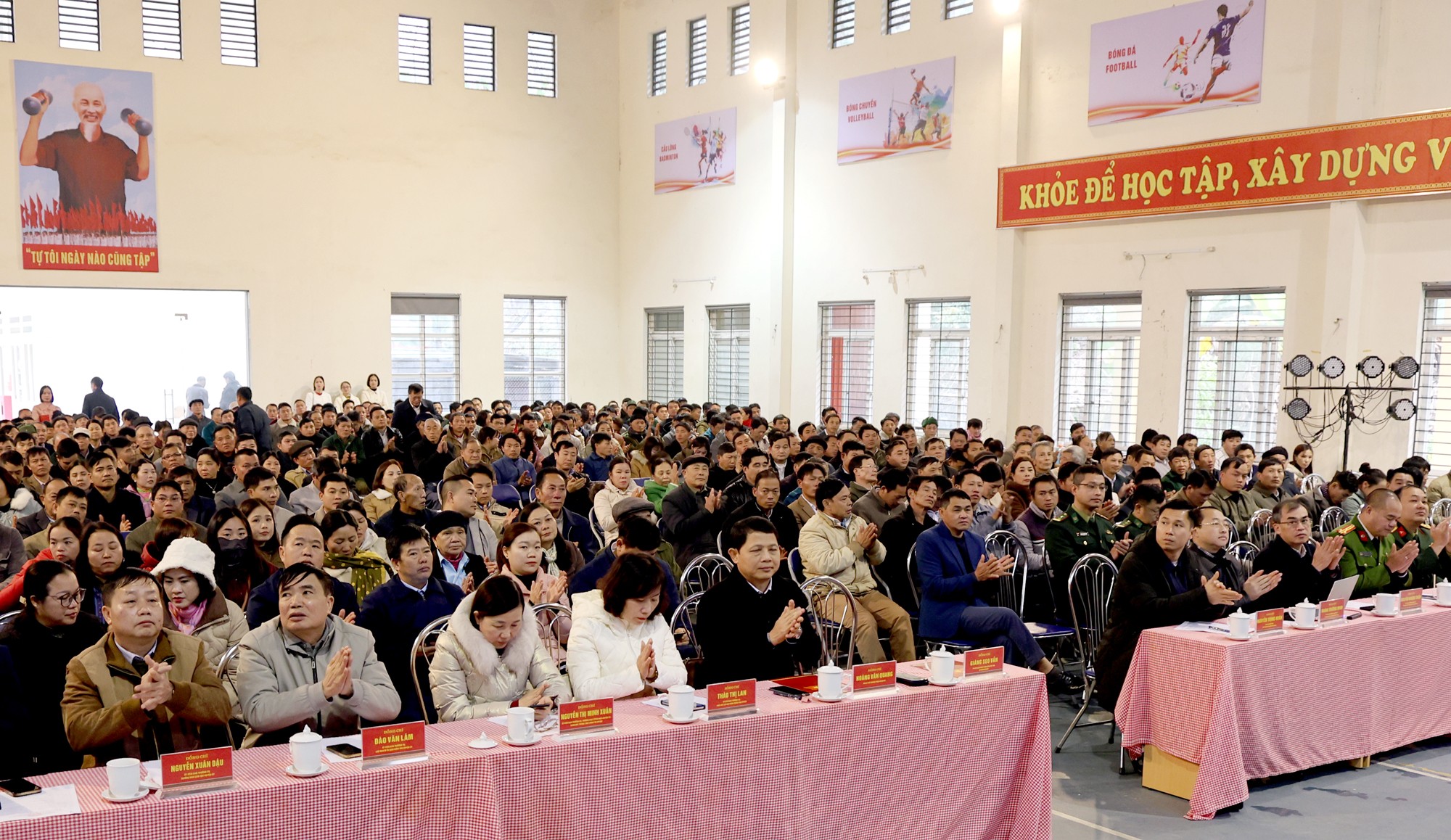 Đại biểu dự gặp mặt. 1l8a1669.jpg