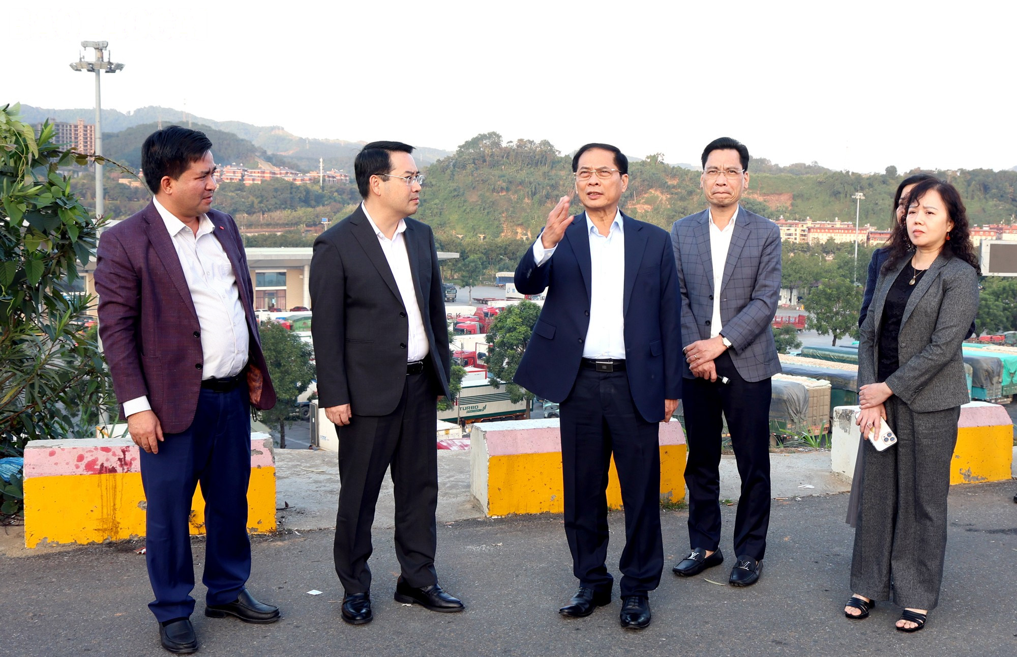 Phó Thủ tướng Bùi Thanh Sơn: Xây dựng cửa khẩu thông minh không chỉ cho riêng Lào Cai, mà còn cho cả nước! baolaocai-tl_pttg3.jpg