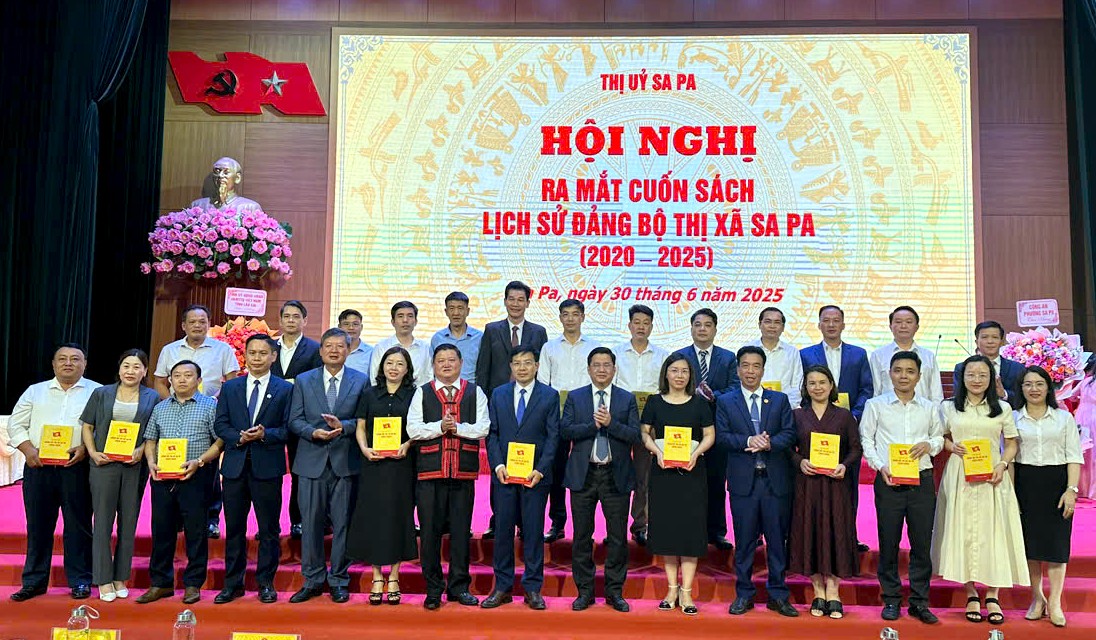 Quang cảnh hội nghị ra mắt cuốn sách. sp30625.jpg