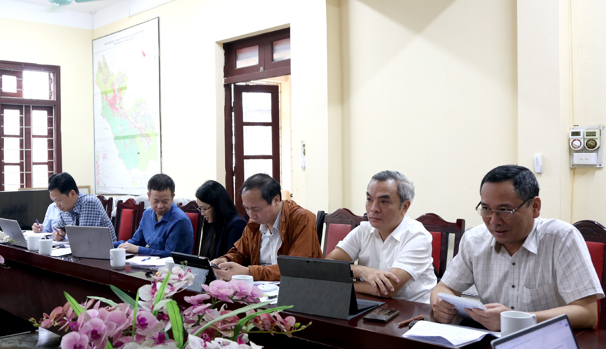 Thành viên Tổ công tác số 2 của Thường trực HĐND tỉnh tại buổi làm việc. bh5.jpg