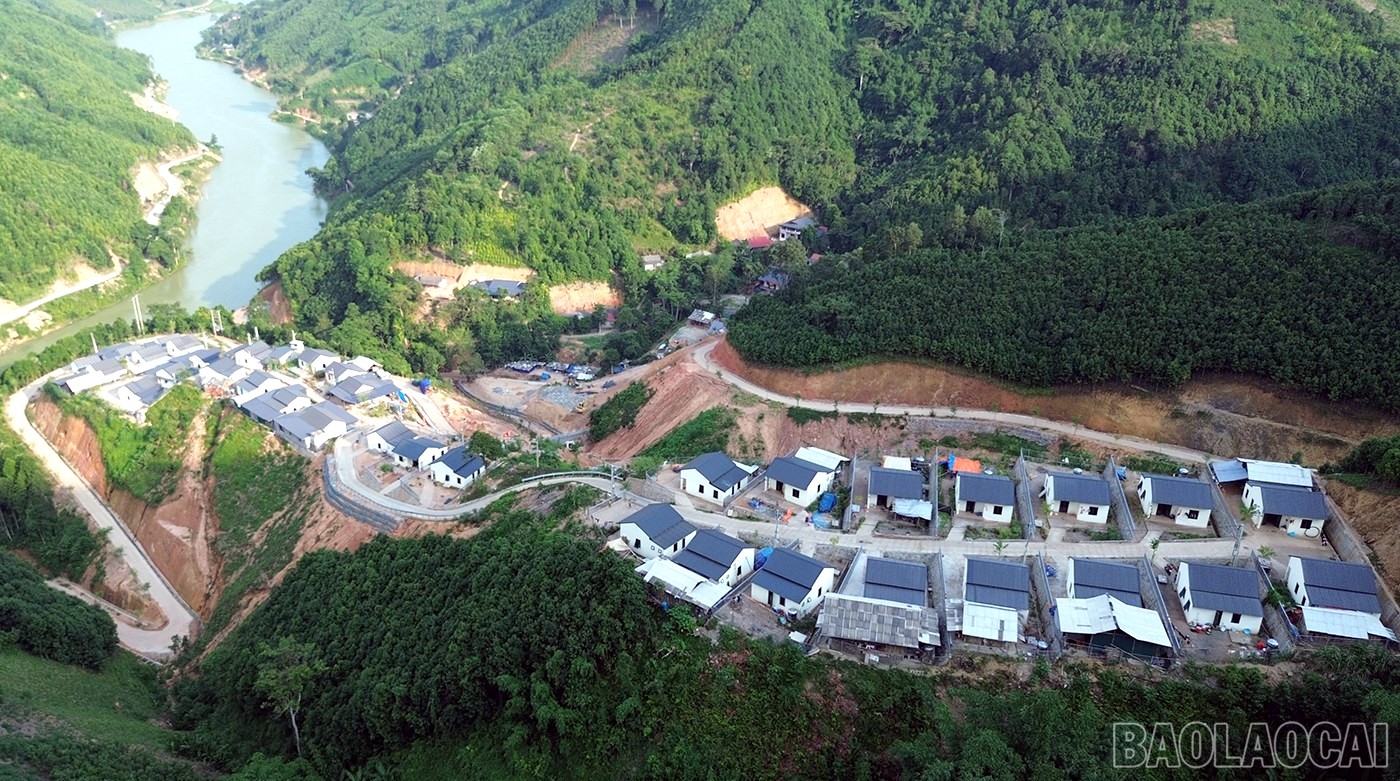 Khu tái định cư thôn Kho Vàng rộng 3,5 ha với 35 căn nhà, đáp ứng chỗ ở cho 35 hộ. Ảnh: Mạnh Dũng ncl1.jpg
