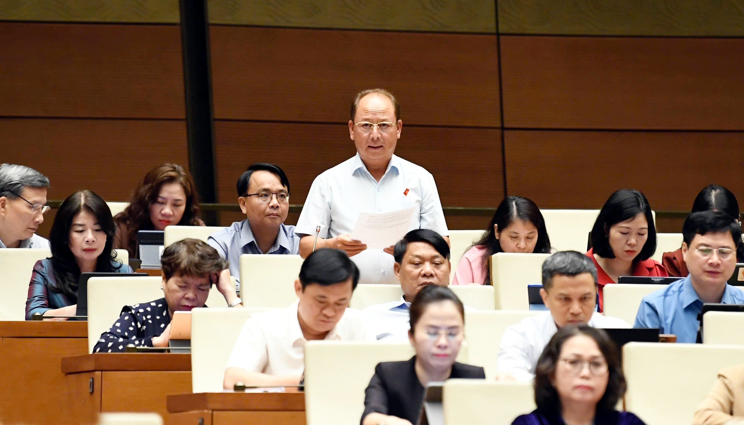 Đại biểu Sùng A Lềnh tham gia thảo luận đối với Dự thảo Luật Việc làm (sửa đổi). qh7525.jpg