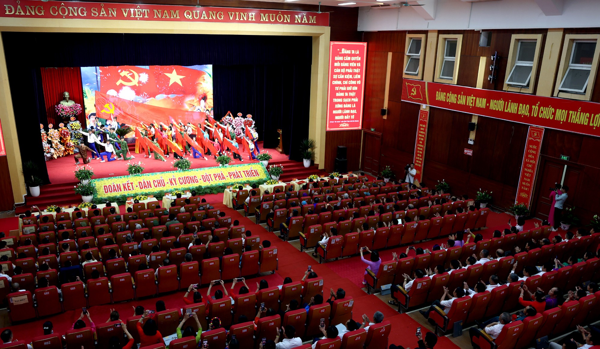 Quang cảnh Đại hội. 1l8a8861c.jpg