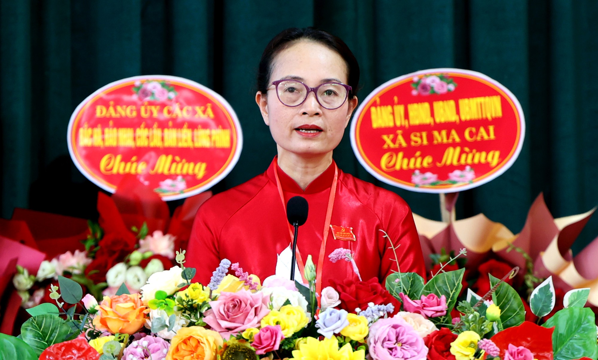 Đồng chí Nguyễn Thị Nga - Bí thư Đảng ủy xã Tả Củ Tỷ phát biểu khai mạc Đại hội. tct5.jpg