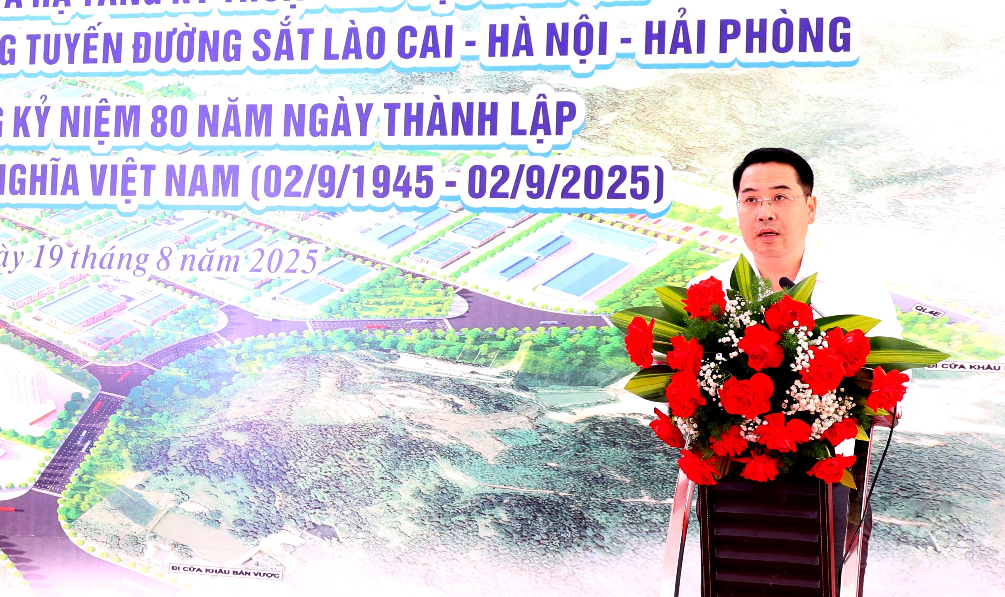 Phó Bí thư Tỉnh ủy Nguyễn Tuấn Anh phát biểu tại lễ khởi công. bq3.jpg