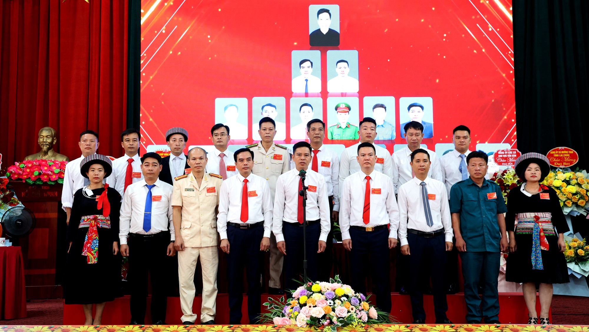 Ban Chấp hành Đảng bộ xã Nậm Xé khóa I, nhiệm kỳ 2025 - 2030 ra mắt Đại hội. nx9.jpg