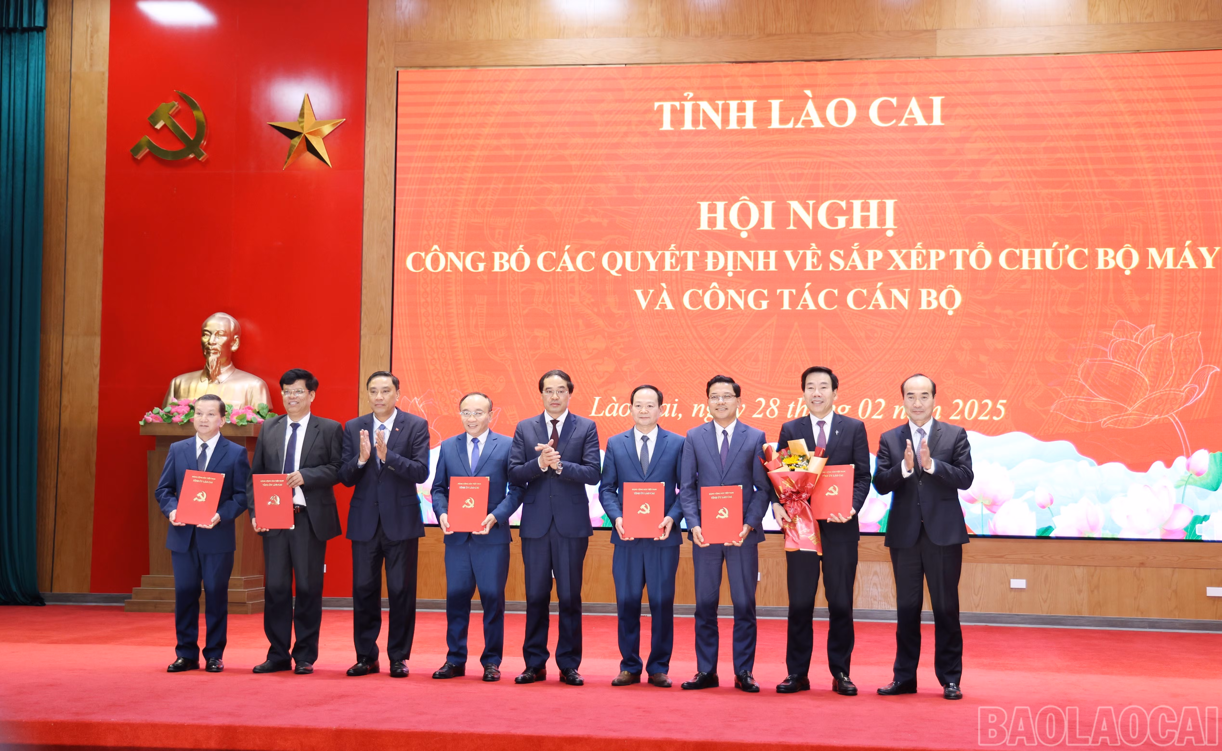 thuong-truc-tinh-uy-trao-quyet-dinh-thanh-lap-ban-tuyen-giao-va-dan-van-tinh-uy-cung-quyet-dinh-bo-nhiem-lanh-dao-ban.jpg