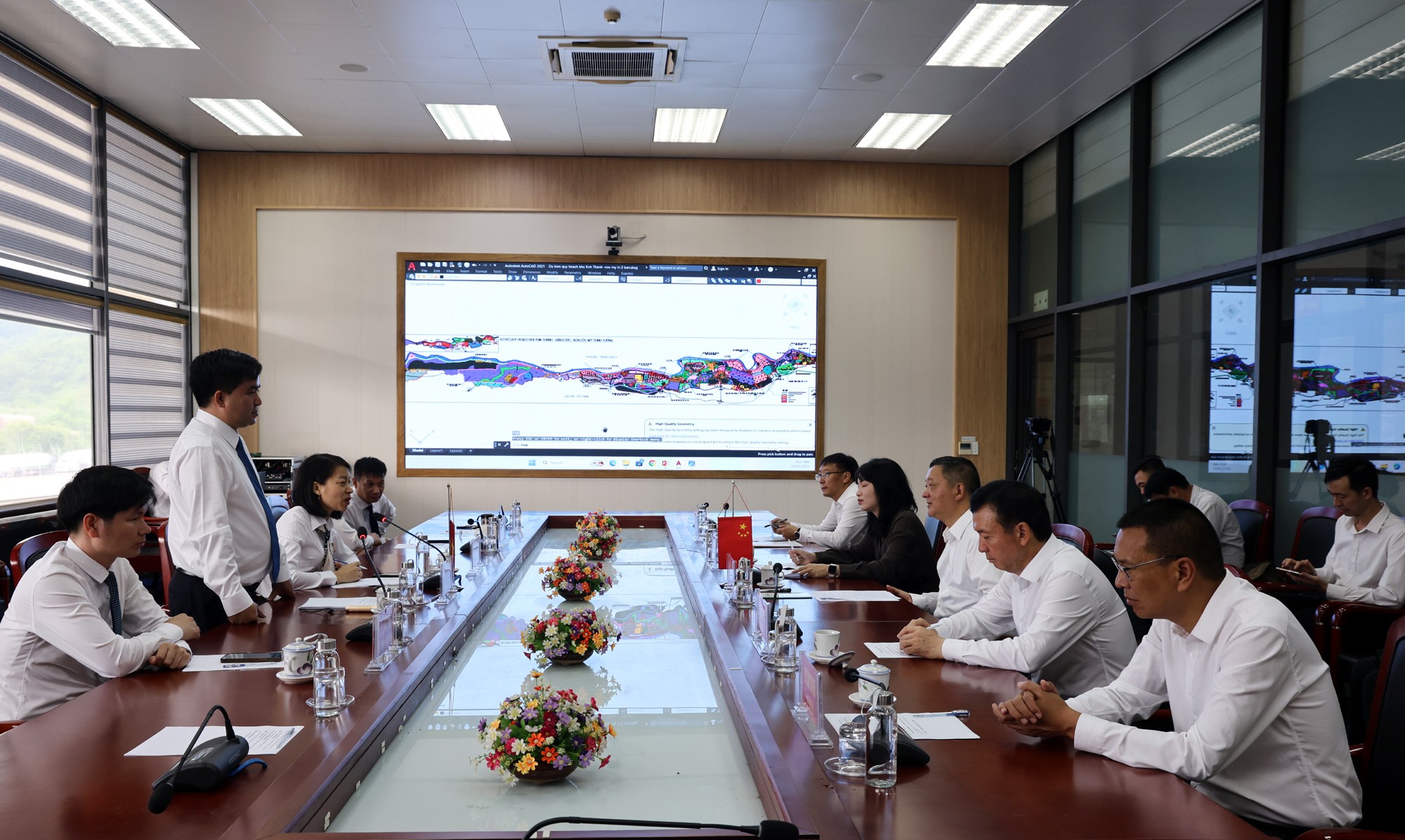 Đoàn đại biểu châu Đại Lý khảo sát khu vực cửa khẩu Kim Thành (tỉnh Lào Cai - Việt Nam) và làm việc với một số cơ quan của tỉnh Lào Cai. dl3.jpg