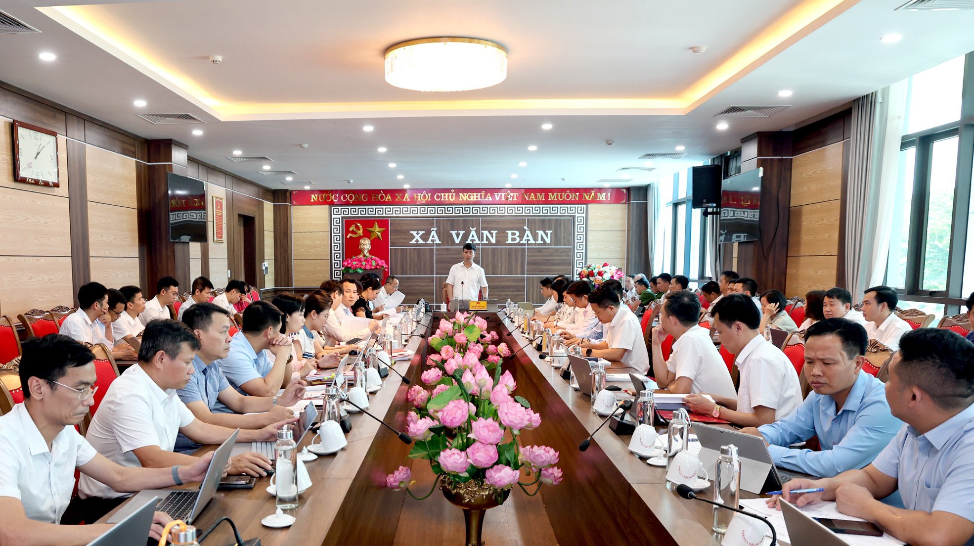 Quang cảnh buổi làm việc. vb3ccc.jpg