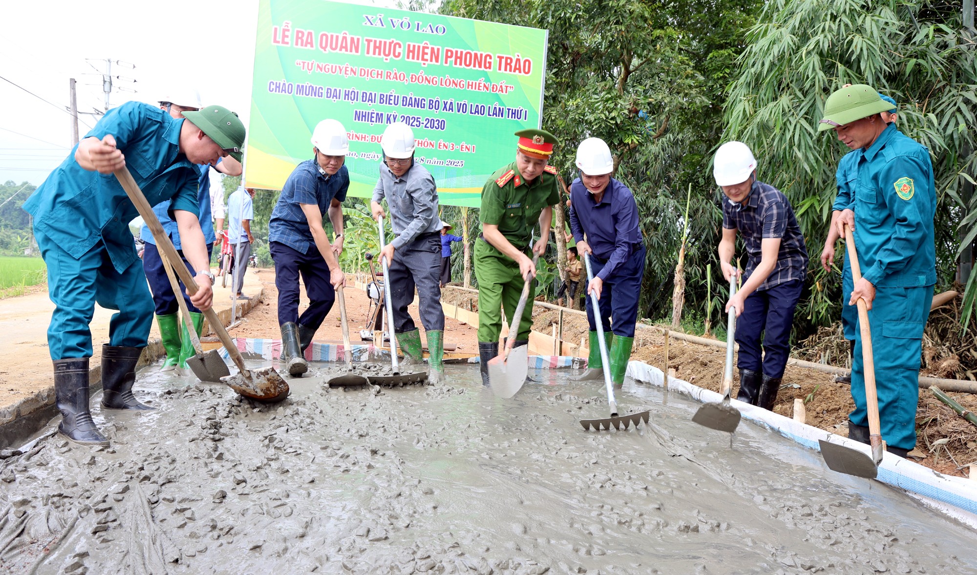Quang cảnh Lễ ra quân mở rộng tuyến Én 1 - Én 3. gtvl1.jpg