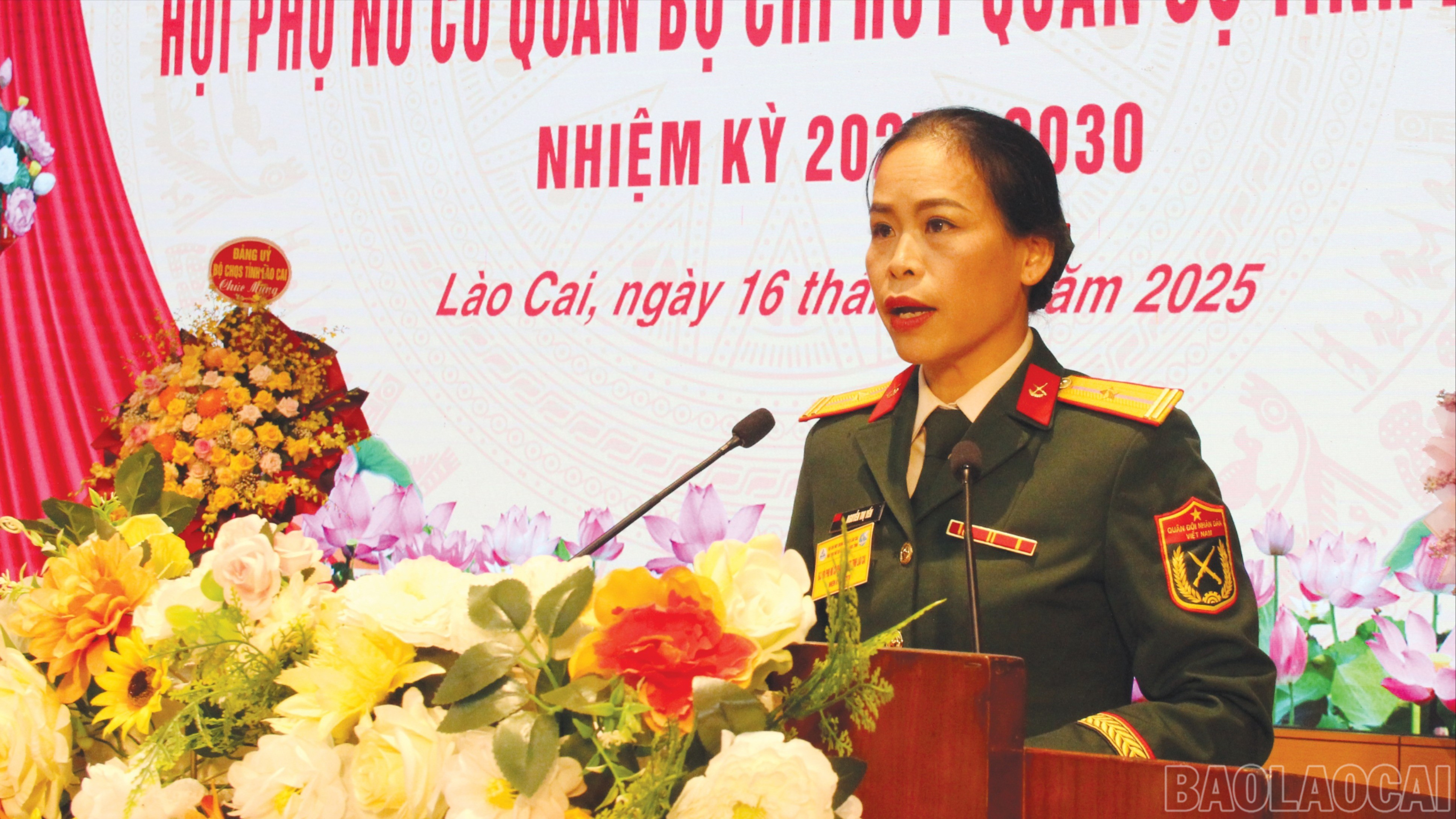 Các đại biểu tham luận tại đại hội. baolaocai-br_14-3990-2827.jpg