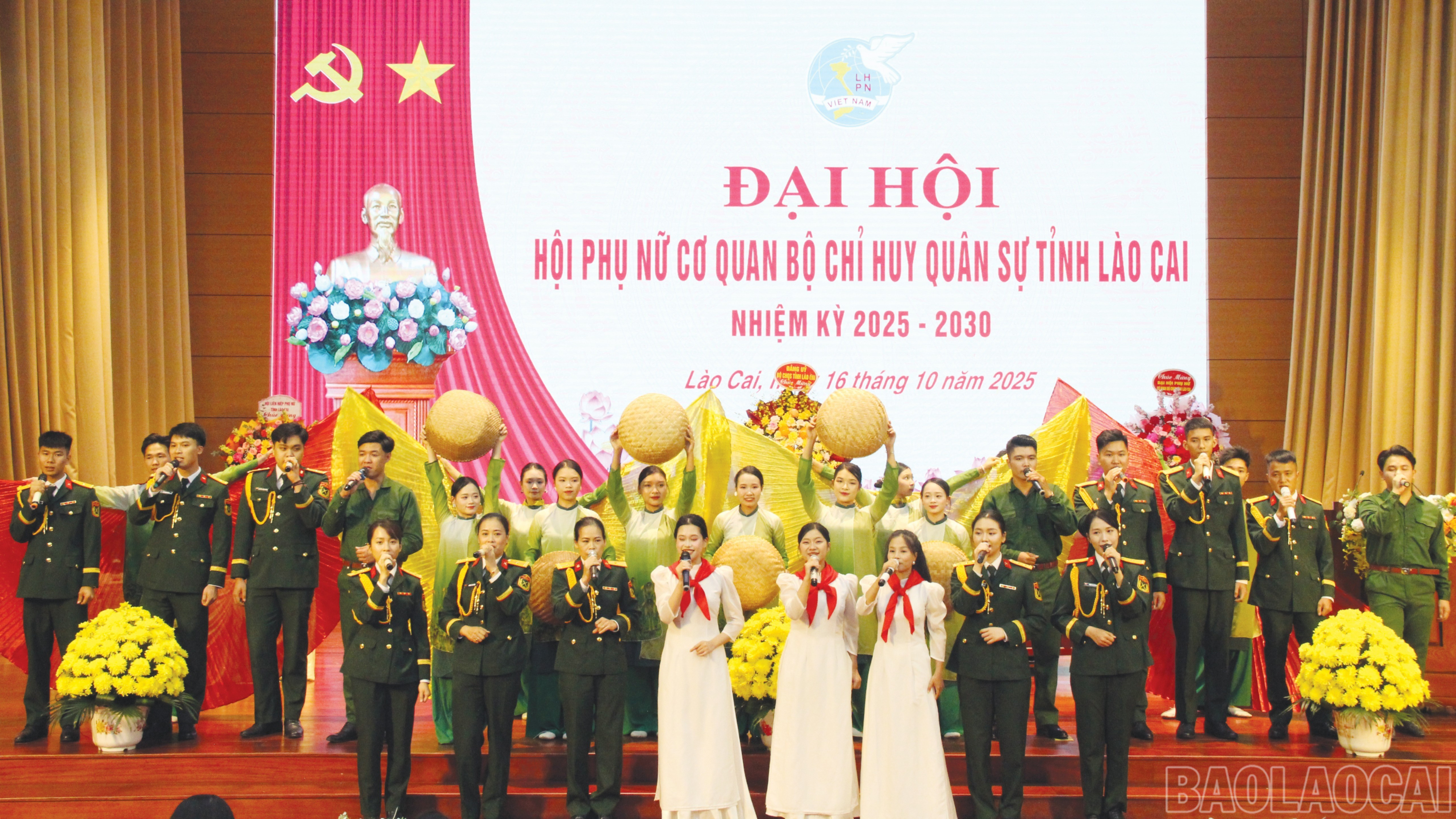 Tiết mục văn nghệ chào mừng đại hội. baolaocai-br_8-4984-968.jpg