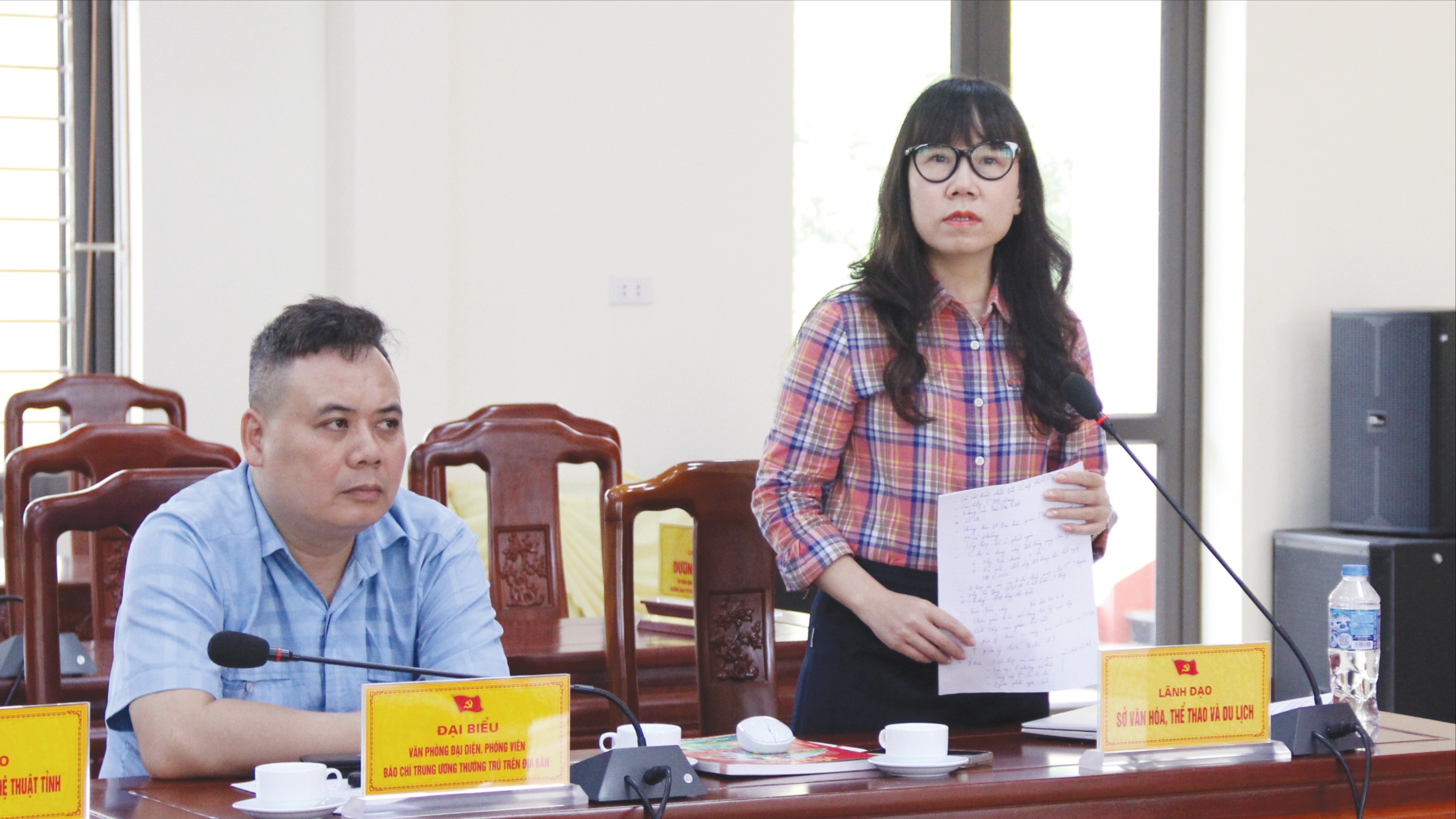 Đồng chí Trần Xuân Huệ, Phó Giám đốc Sở Văn hóa, Thể thao và Du lịch giải đáp đề xuất của đại diện của các cơ quan báo chí. 7-6828.jpg