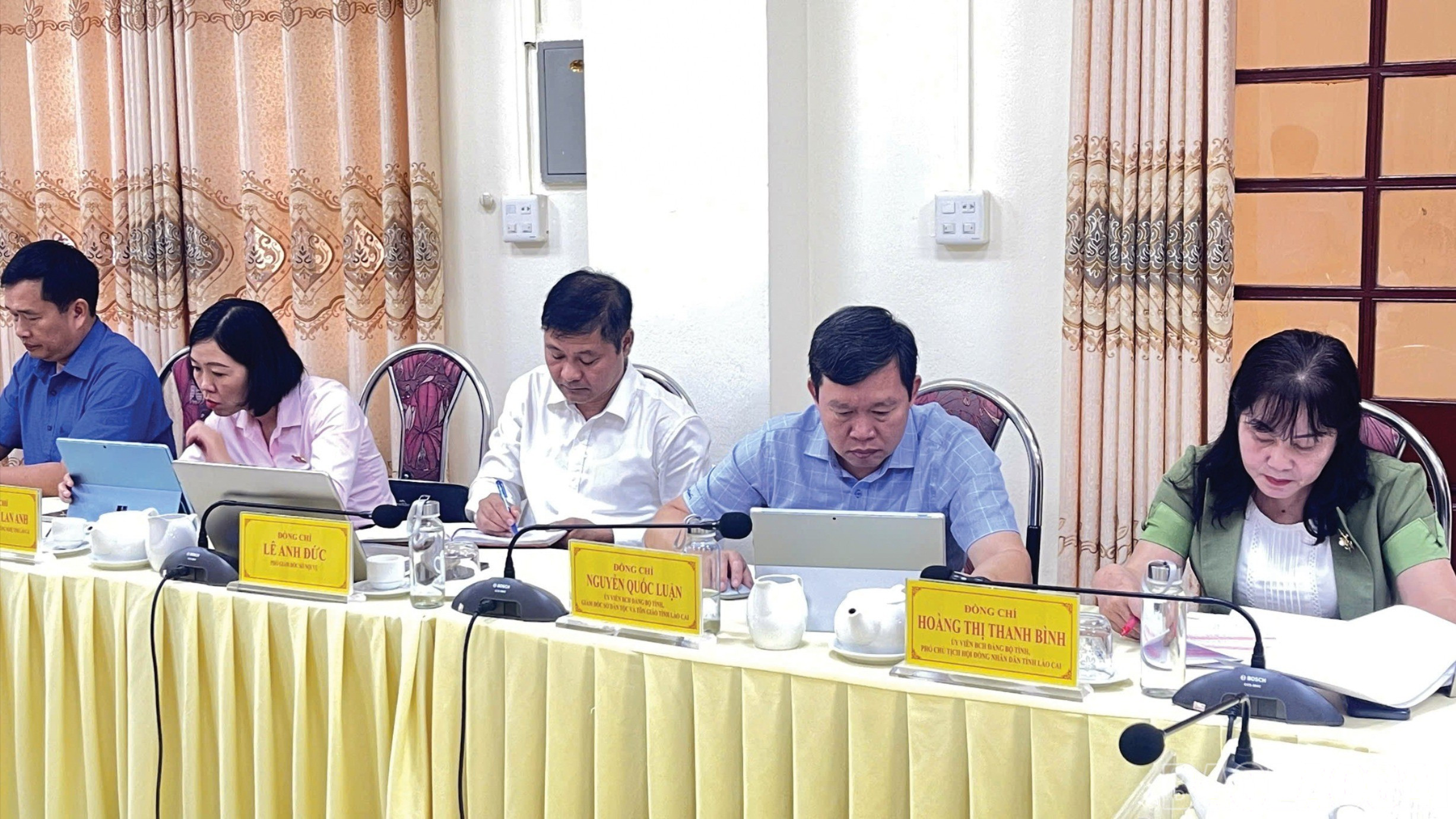 Thành viên đoàn công tác của tỉnh. baolaocai-br_9-3942.jpg