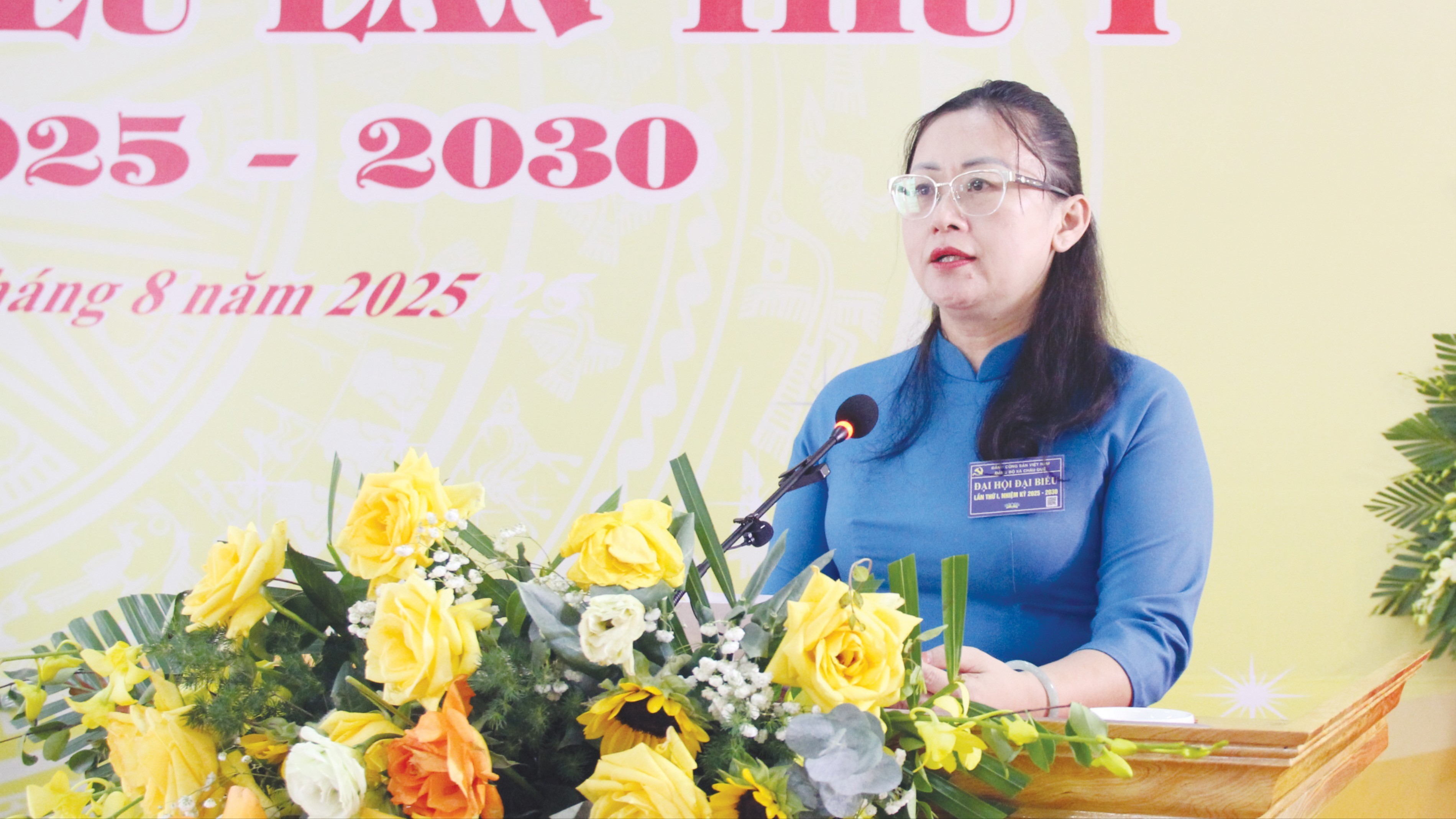 Đồng chí Giàng Thị Dung - Phó Bí thư Tỉnh ủy, Chủ tịch Ủy ban MTTQ Việt Nam tỉnh phát biểu chỉ đạo tại Đại hội. 13-2017-4891.jpg
