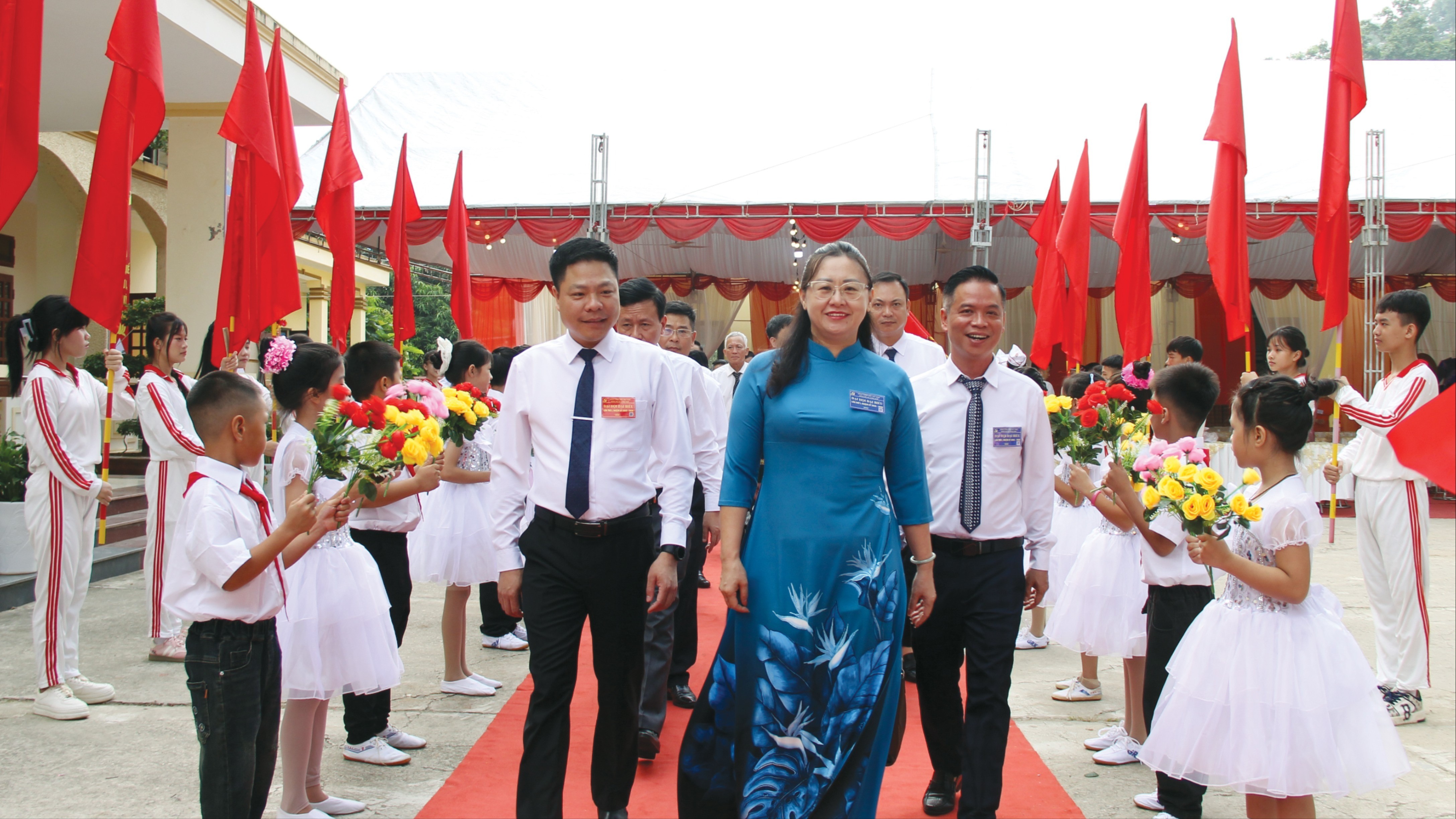 Phó Bí thư Tỉnh uỷ, Chủ tịch Ủy ban MTTQ tỉnh Giàng Thị Dung dự Đại hội đại biểu Đảng bộ xã Châu Quế lần thứ I, nhiệm kỳ 2025 - 2030. 9-5063.jpg